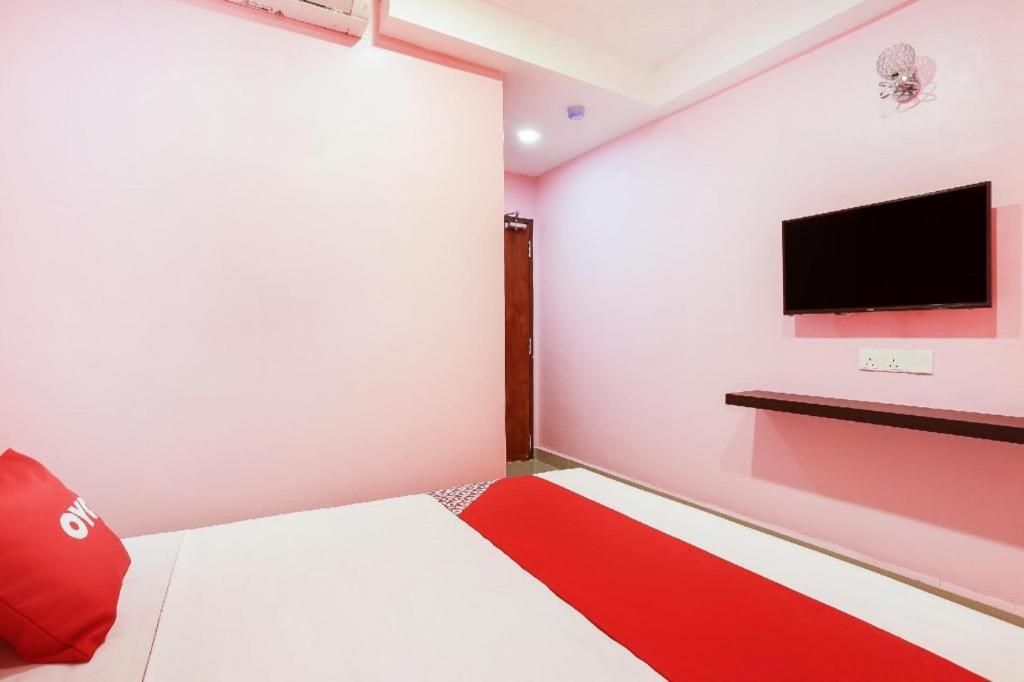 Oyo 89387 Sun Keerana Hotel Klang Esterno foto