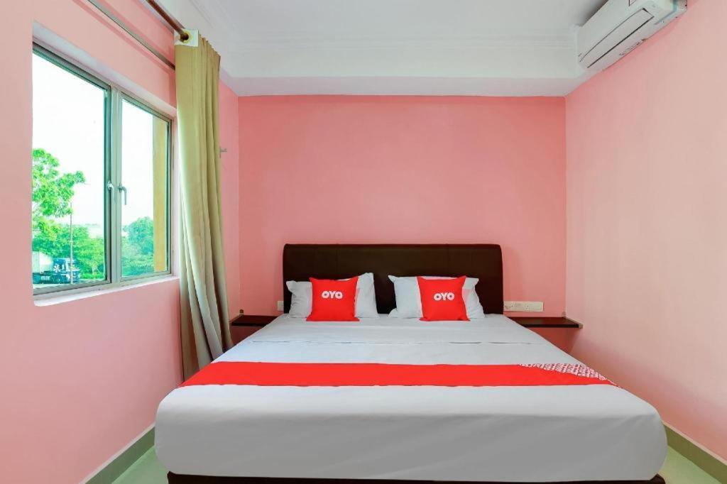 Oyo 89387 Sun Keerana Hotel Klang Esterno foto