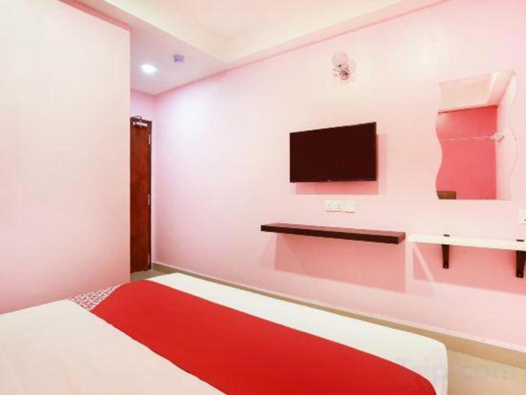 Oyo 89387 Sun Keerana Hotel Klang Esterno foto