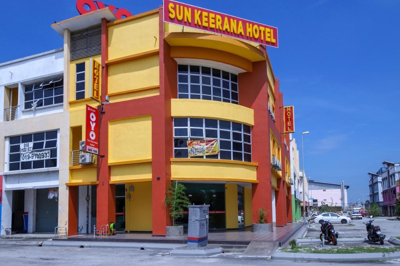 Oyo 89387 Sun Keerana Hotel Klang Esterno foto