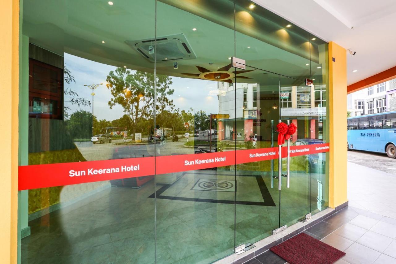 Oyo 89387 Sun Keerana Hotel Klang Esterno foto